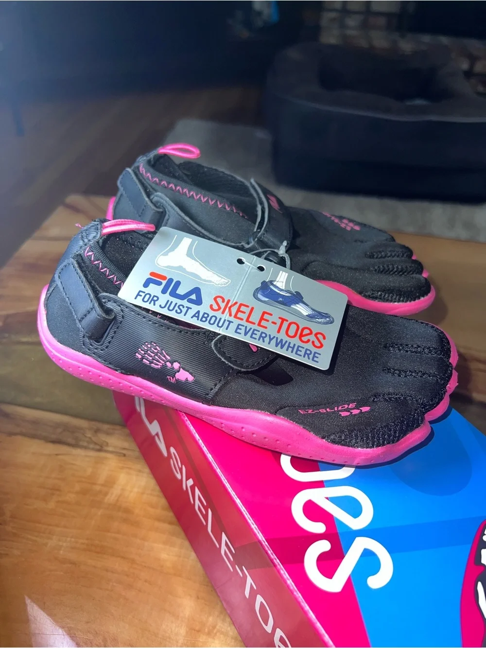 FILA Kids Skeleton-toes Ex Slide Drainage Black and Hot Pink Five-Toe Size 1